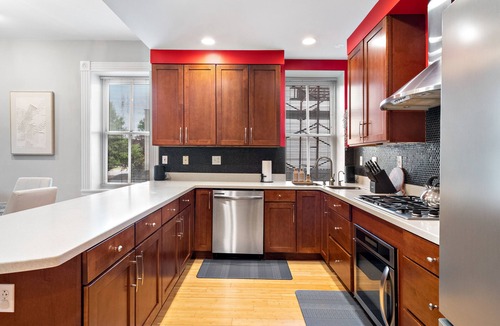 St. Louis Apartment | King Beds, Grove, Walkable to Forest Park, BJC, Pet friendly