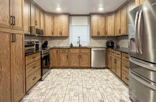 Eccles House | King beds, pet friendly, fenced in yard, with a pool!