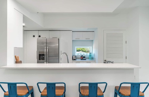 Downtown Hollywood Apartment | King Beds, Rooftop, Balcony, Gym, Pool
