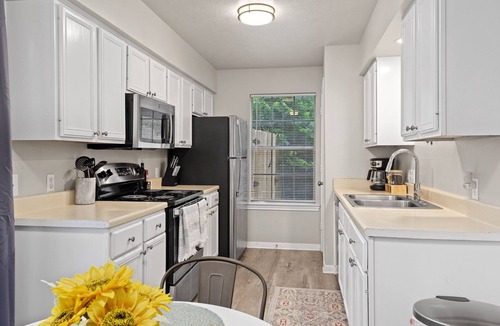 College Station House | King beds, two living rooms and plenty of parking