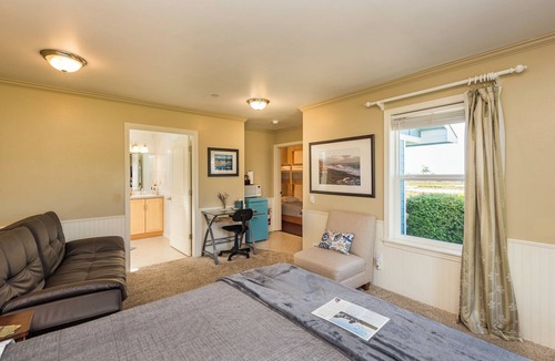 Sequim Hotel | King Bunk room with a distant Ocean view.