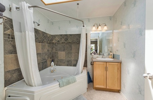 Sequim Hotel | King Bunk room with a distant Ocean view.