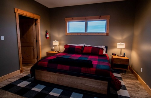 Maple Hill Hotel | King Cabin Room Kiowa