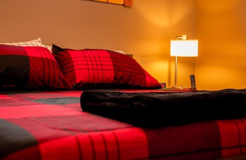 Maple Hill Hotel | King Cabin Room Kiowa