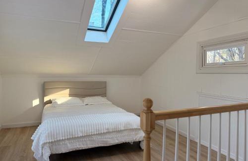 Hampden House | King Cabin