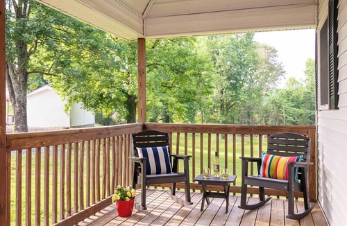 Gilbertsville Cabin | King Cabin with Kitchen, Living Area with Sleeper Sofa, Porch, Private Grill and Pool Access