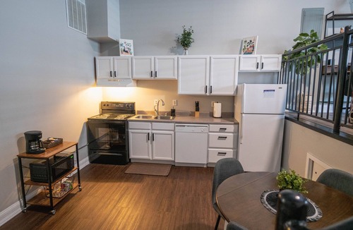 Downtown Lafayette Historic District Condo | King Centered Downtown Lafayette