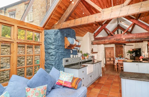 Broadwindsor Cottage | King Charles Cottage