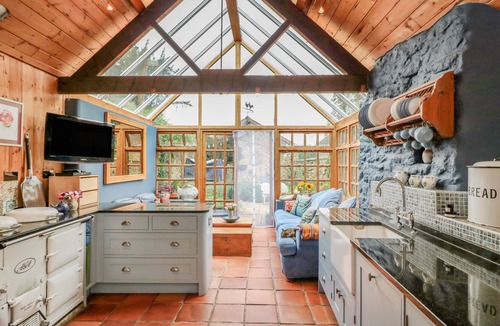 Broadwindsor Cottage | King Charles Cottage