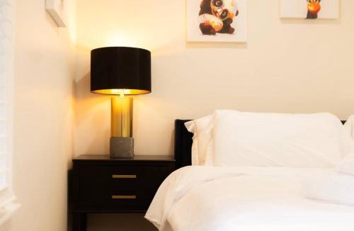 Dunlap House | King Comfort - Bright and Modern 1BR Stay in Dunlap