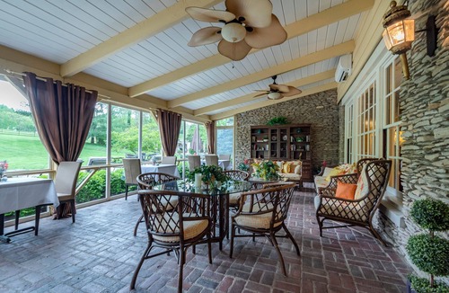 Paoli House | King Estate Suite w/His & Hers Bathrooms at Blueberry Hill Estate