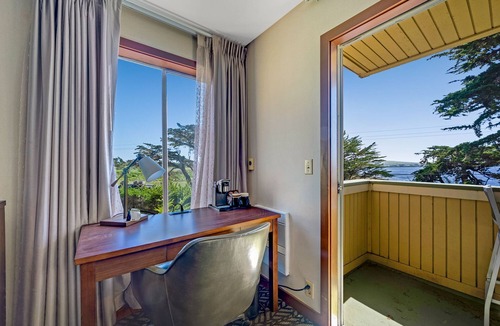 Bodega Bay House | King Fireplace Room with Ocean View