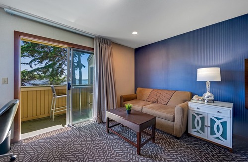 Bodega Bay House | King Fireplace Room with Ocean View