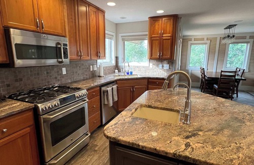 Pocatello House | King Home- Mountain Oasis, Pool & Views