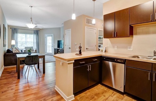 Westerville Apartment | King Hoover Hideaway | Pet-Friendly | W/D!