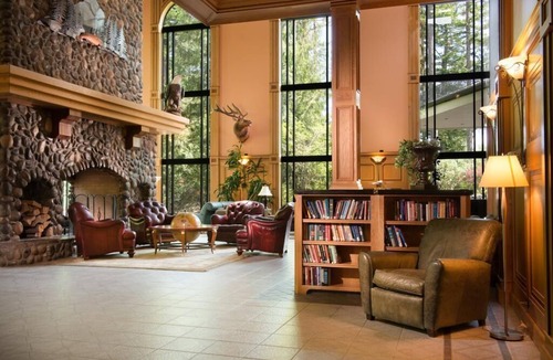 North Bonneville Resort | King Jacuzzi Mountain View