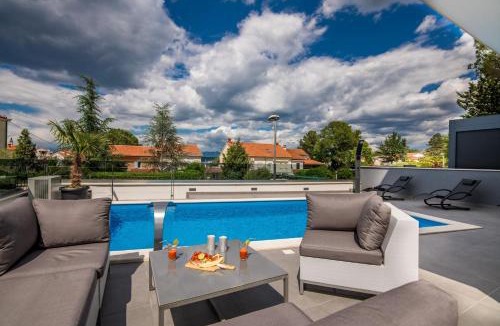 Vantacici Apartment | King Luxury Apartment with Private Pool