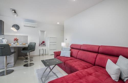 Vantacici Apartment | King Luxury Apartment with Private Pool
