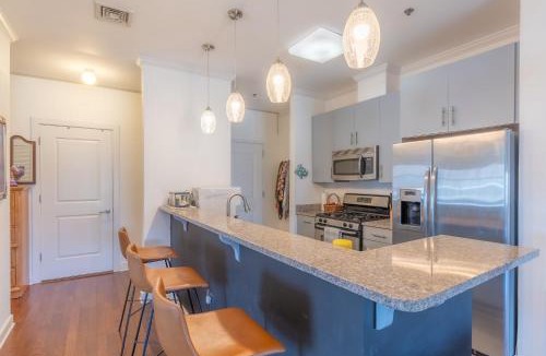 Hackensack River Waterfront House | King Master and Plush Queen near NYC w kitchen, living room plus on-site gym