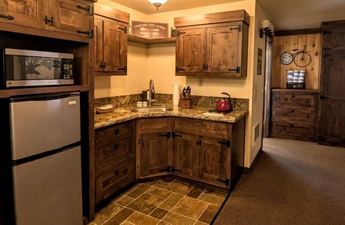 Tahoe Vista Apartment | King One Bedroom Suite