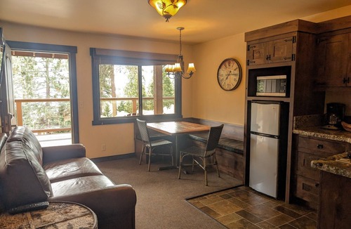 Tahoe Vista Apartment | King One Bedroom Suite