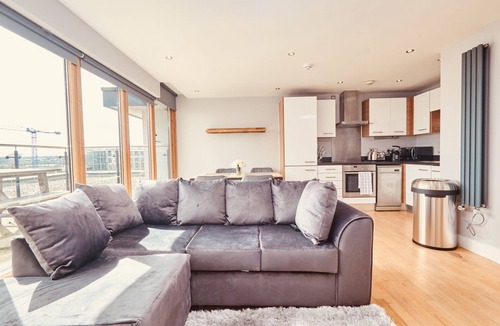 Leeds Apartment | King Penthouse Apt View&Free Parking!
