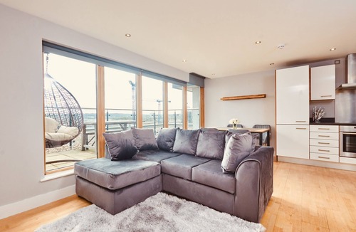 Leeds Apartment | King Penthouse Apt View&Free Parking!