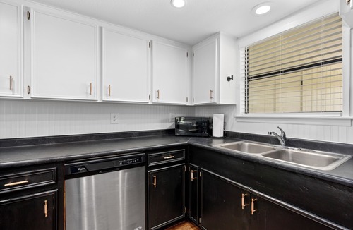 New Braunfels House | King & Queen Bed - Guadalupe Hip Haven - Near downtown New Braunfels!