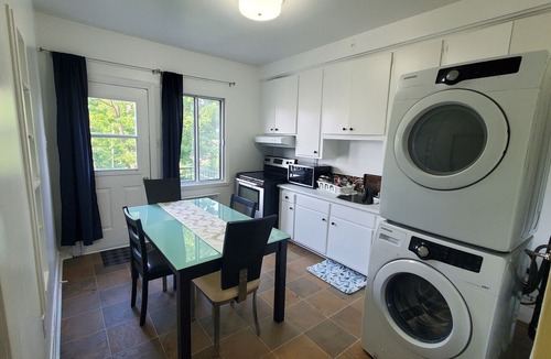 LaSalle Apartment | King & Queen Beds, 2 Bedrooms Apartment with Parking, River View