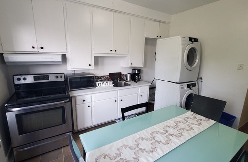 LaSalle Apartment | King & Queen Beds, 2 Bedrooms Apartment with Parking, River View