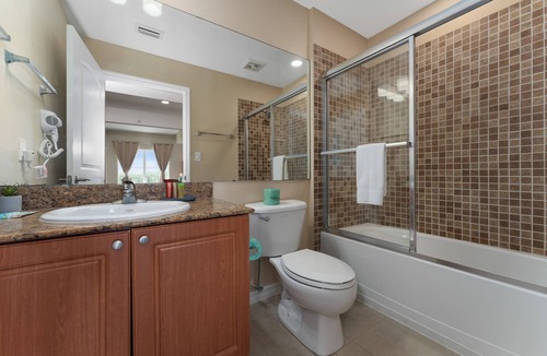 Florida Center Apartment | King + Queen, Spacious Studio Near Universal