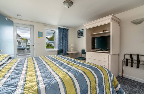 Moody Cabin | KING ROOM - 1 KING BED