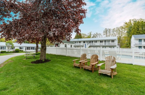 Moody Cabin | KING ROOM - 1 KING BED