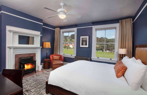 Sausalito Hotel | King Room at a 4.5⭐️ Hotel