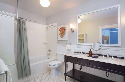 Sausalito Hotel | King Room at a 4.5⭐️ Hotel