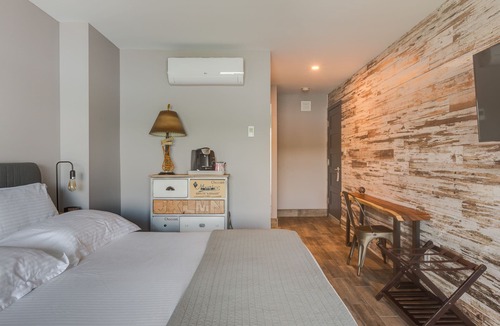 Coaticook House | King Room.