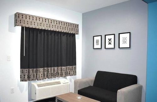 Westfield Hotel | King Room | Great Budget Stay Near Six Flags Hurricane Harbor Splashtown - 3.7mi