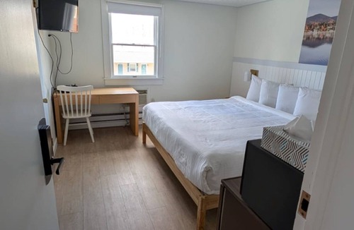 Lake Placid House | King Room - K