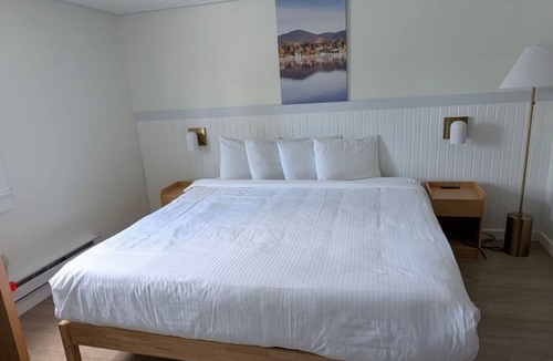 Lake Placid House | King Room - K