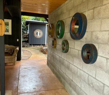 Paia House | King Room-Mangolani Inn