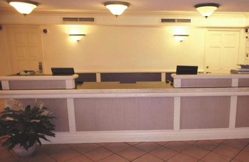 East Congress Apartment | King Room - Non-Smoking
