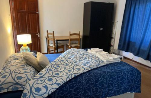 Glandyfi Apartment | King room - PenrhynCoch - Aberystwyth
