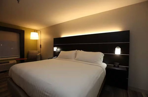 Lupton City Hotel | King Room with Free Breakfast | For Business Trips & Leisure Explorers