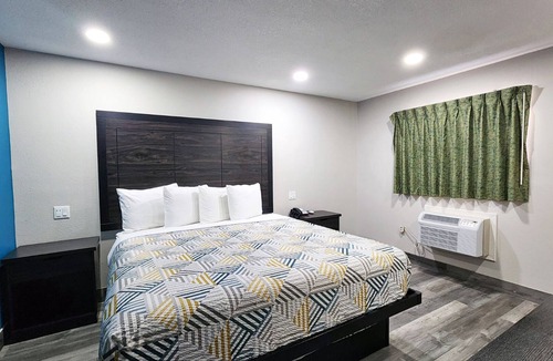Wharton Hotel | King Room with Kitchenette, Free Breakfast, and Parking!