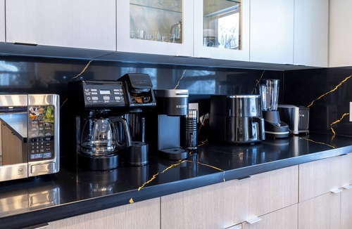 Old Town Historic District Cottage | King's Gate nOld Town +150m to Queen St + 4 king Beds +4.5 Bthrm+ EV+BBQ