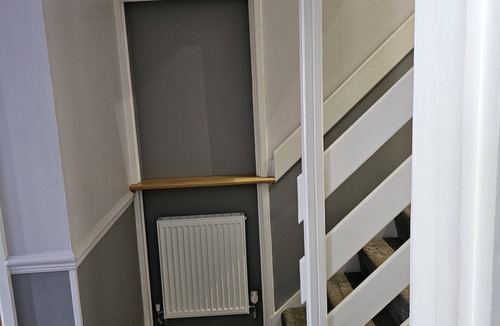 Cannards Grave House | King - Shared Bathroom