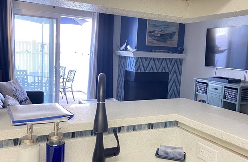 Galveston Condo | King size bed, 20% off 7 day or more rental!