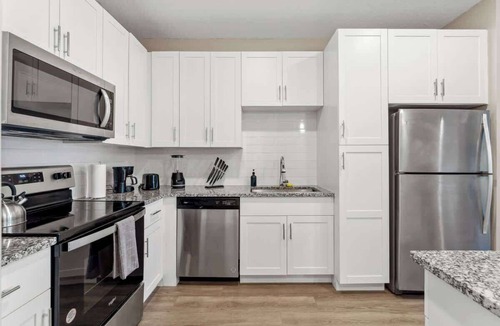 Southeast Orlando Apartment | King-Size Bed Haven, Resort Pool, & Pet-Friendly