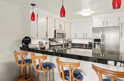 Waikoloa Villa | KING SIZE BED, SOLAR HEATED POOLS/SPAS, OCEAN VIEWS