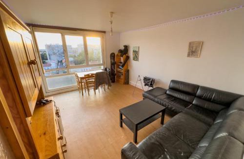 Villejuif House | King size BedRoom in a shared apartment 5 min from Metro 7 Paris Orly